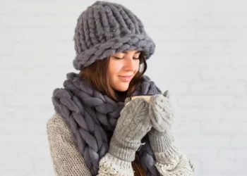 Как да се обличаме правилно в студа, за да не се разболеем: отговорът на лекаря