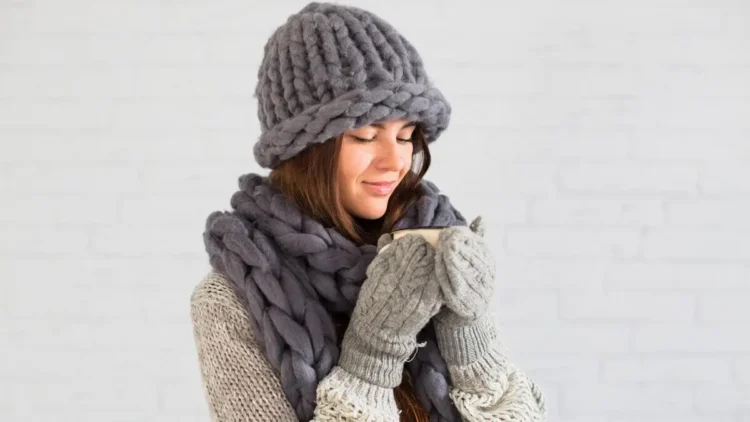 Как да се обличаме правилно в студа, за да не се разболеем: отговорът на лекаря