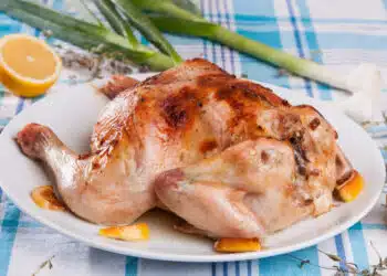 Ето с какво се маже пилето, за да се изпече с хрупкава и вкусна коричка