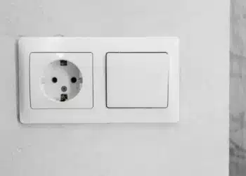 Не използвайте разклонителя: защо не можете да свържете много устройства към един контакт