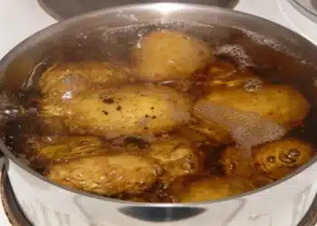 Не изхвърляйте водата след варене на картофи – ще се изненадате от нейните ползи