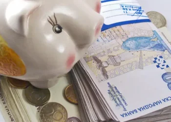 Държавни служители поискаха 30% увеличение на заплатите си със задна дата