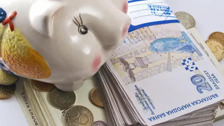 Държавни служители поискаха 30% увеличение на заплатите си със задна дата