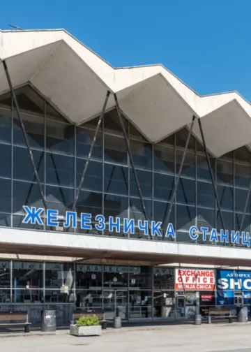 Инцидент в Нови Сад: Осем души загинаха при срутване на навес на ЖП гара