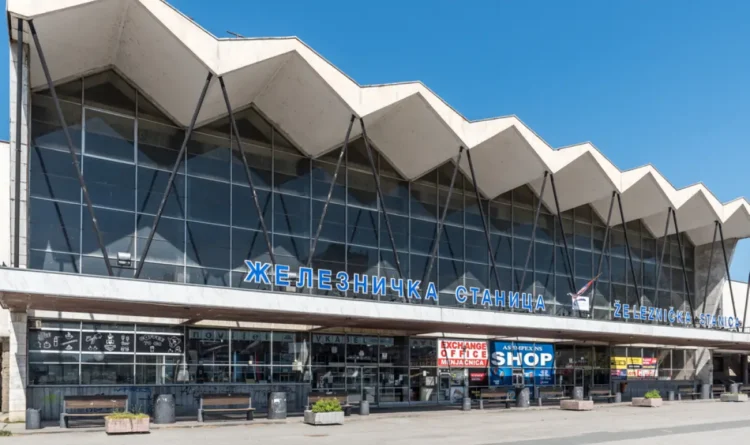 Инцидент в Нови Сад: Осем души загинаха при срутване на навес на ЖП гара