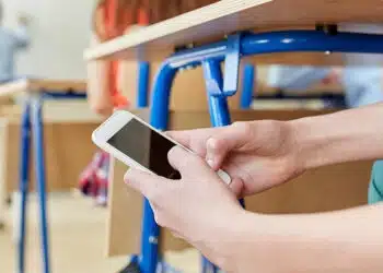 Директорка на училище в Петрич: След забраната на телефоните в училище, някои деца изпадат в абстиненция